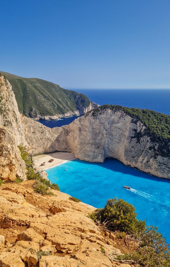 Absolutes Highlight ist der Ausblick auf den shipwreck beach Navagio