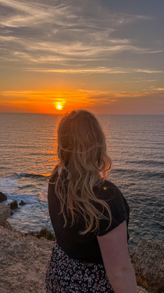 Sonnenuntergang Frau Sardinien